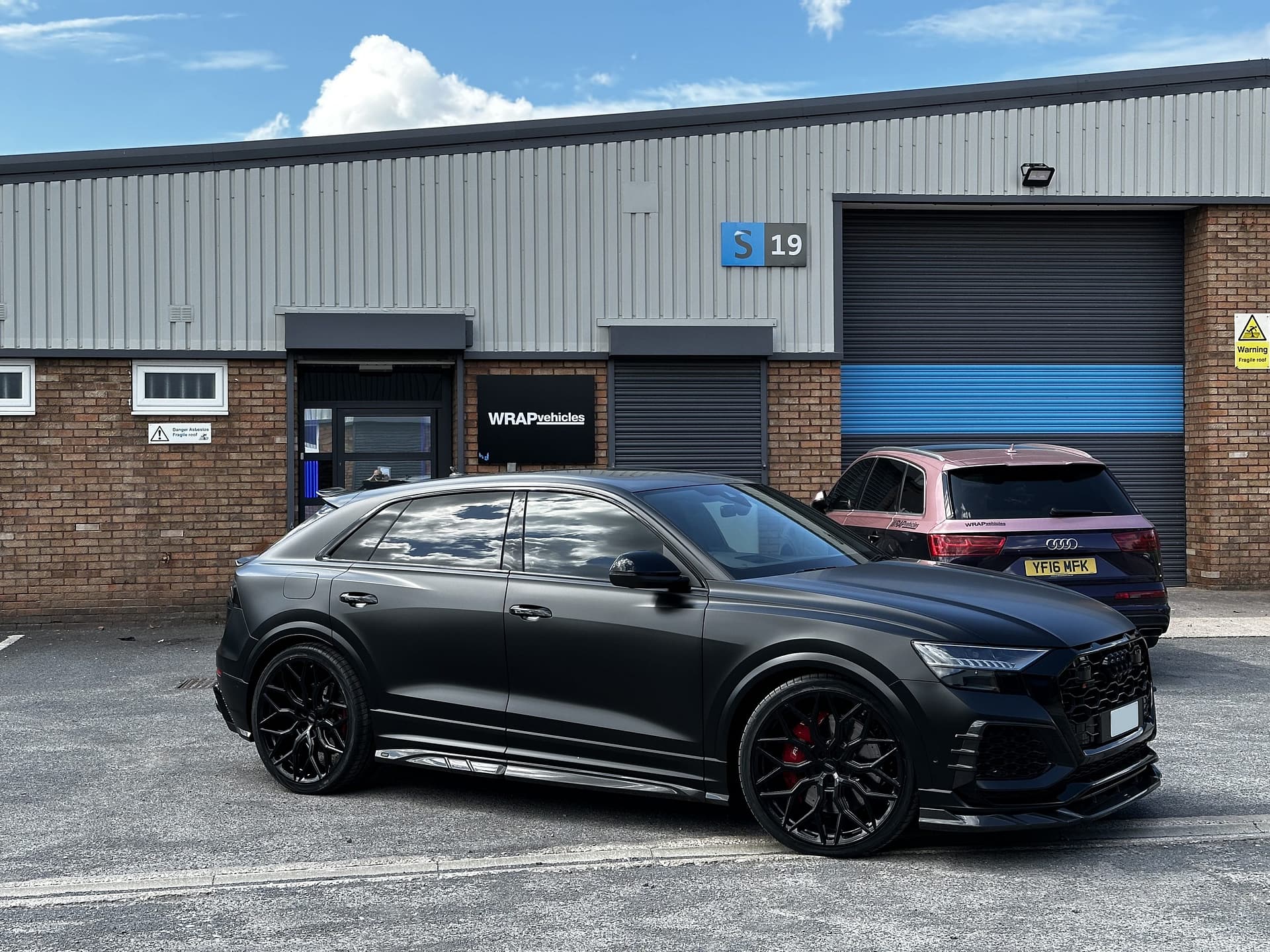 Audi RSQ8 - Full Urban Automotive Carbon Conversions with Vossen HF-2 Wheels